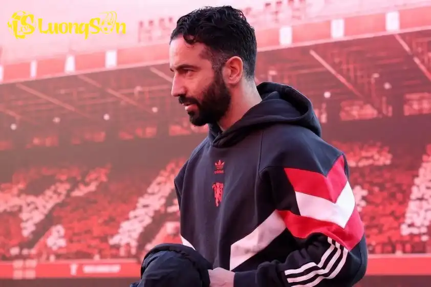 Ruben Amorim đang chịu áp lực cực lớn tại MU (Ảnh: Mirror) Ruben Amorim đang chịu áp lực cực lớn tại MU (Ảnh: Mirror)