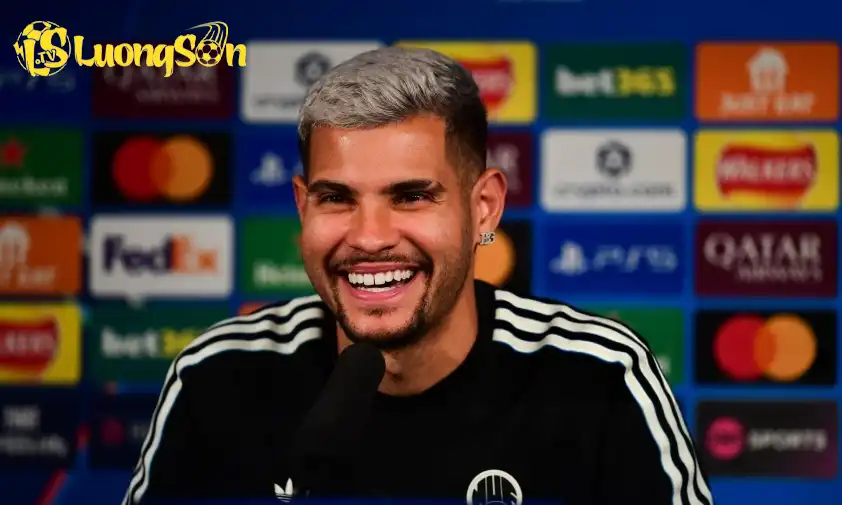 Bruno Guimaraes hào hứng trước cuộc đối đầu với Barcelona Bruno Guimaraes hào hứng trước cuộc đối đầu với Barcelona