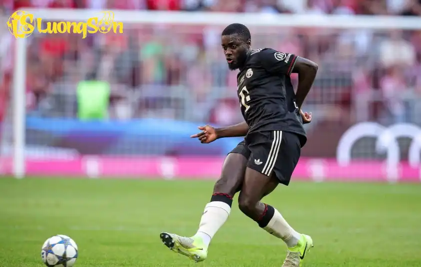 Đôi lúc còn mắc lỗi nhưng sự thể hiện của Upamecano tại Bayern Munich là khá tốt