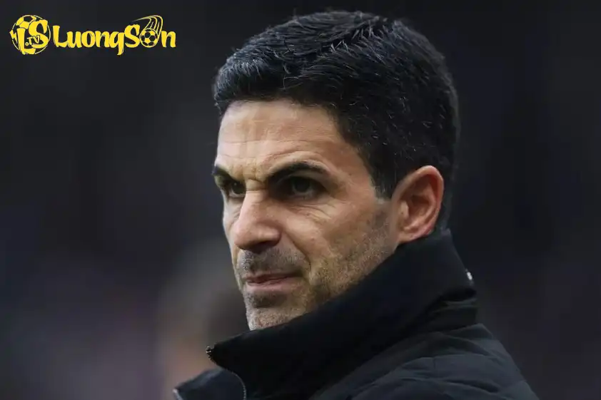 Arsenal cũng đang phải hứng chịu những chỉ trích bởi lối đá này. Ảnh: AFP Arsenal cũng đang phải hứng chịu những chỉ trích bởi lối đá này.