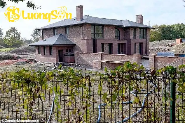 Marcus Rashford đã chi hơn 500 tỷ để xây nhà tại Barca (Ảnh: The Sun)