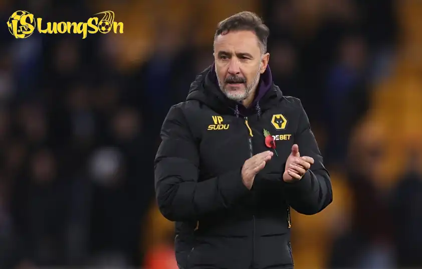 HLV Vitor Pereira đang gánh chịu nhiều áp lực sau thành tích bết bát cùng Wolves