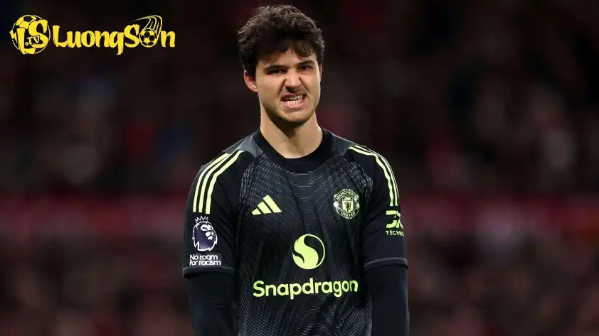 Sự chắc chắn của Lammens đang rất quan trọng với MU Sự chắc chắn của Lammens đang rất quan trọng với MU