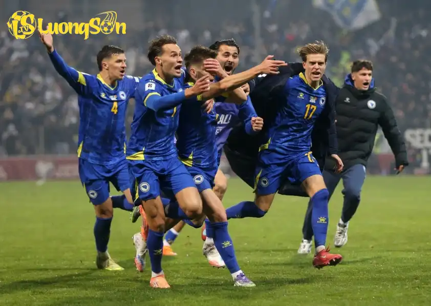Các cầu thủ Bosnia bùng nổ cảm xúc với chiến thắng ấn tượng. Các cầu thủ Bosnia bùng nổ cảm xúc với chiến thắng ấn tượng.