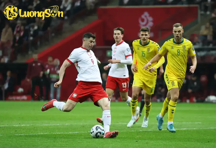 Ba Lan được dự đoán sẽ chiến thắng để thắp lên hi vọng mong manh trong việc giành ngôi nhất bảng.