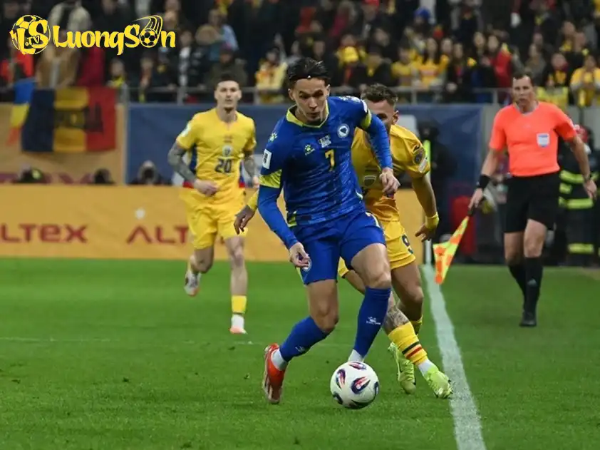 Bosnia & Herzegovina và Romania cùng Áo đang chiến đấu để giành 1 suất đi tiếp