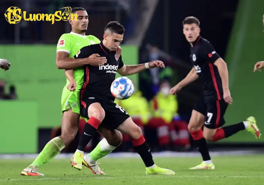 Frankfurt sẽ tận dụng lợi thế sân nhà để giành chiến thắng trước Wolfsburg. Frankfurt sẽ tận dụng lợi thế sân nhà để giành chiến thắng trước Wolfsburg.
