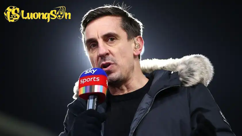Neville thường dùng các từ ngữ mạnh để chỉ trích các hậu bối tại Man United mỗi khi đội chơi kém. Neville thường dùng các từ ngữ mạnh để chỉ trích các hậu bối tại Man United mỗi khi đội chơi kém.